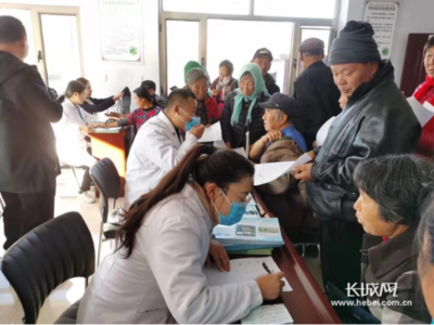 豐寧 醫(yī)務(wù)人員深入鄉(xiāng)村開展健康扶貧，暖心服務(wù)守護(hù)村民健康